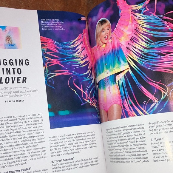 Taylor Swift time & quiz book  Coffee Table Book bundle - Picture 7 of 16